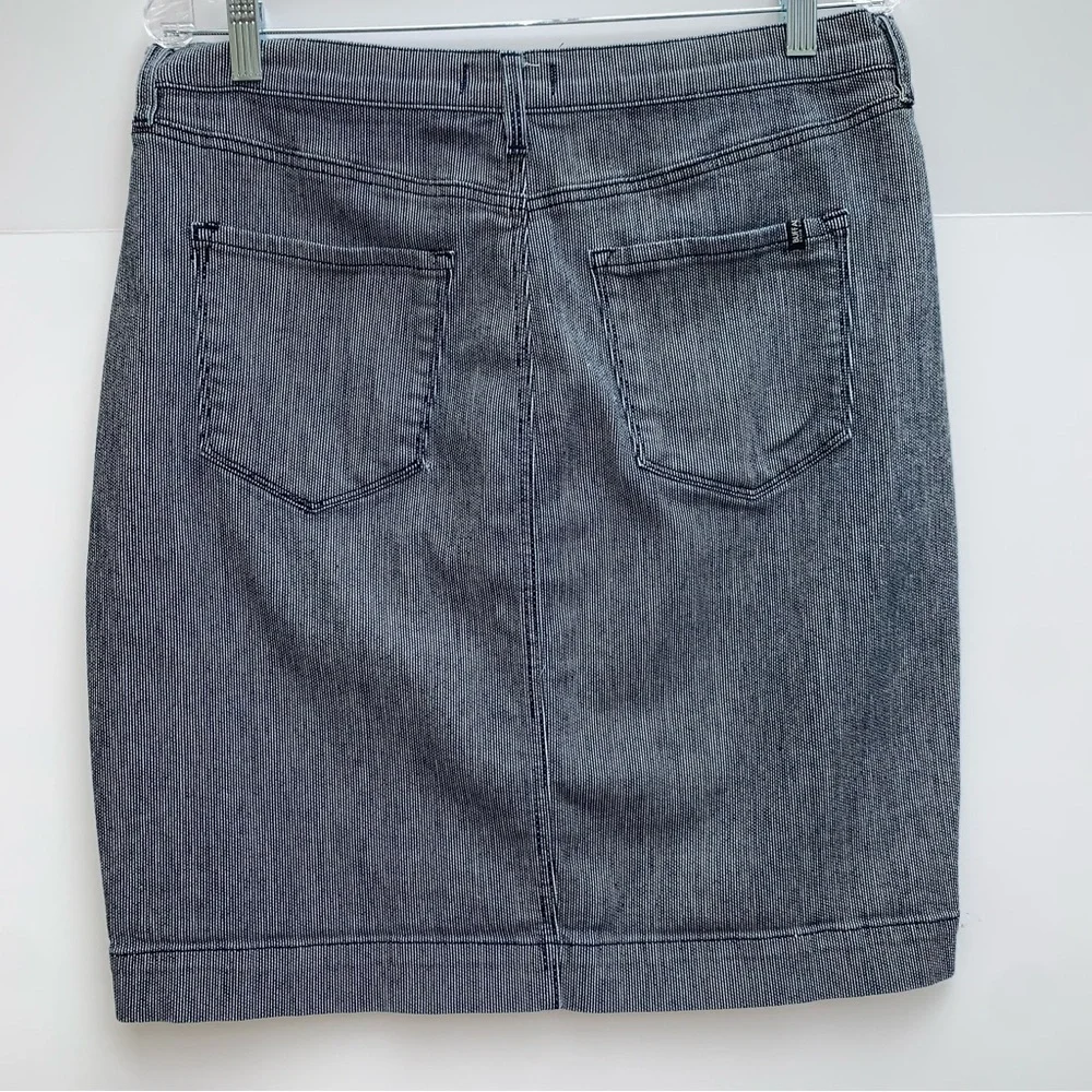 Buffalo David Bitton Pencil Skirt Size 10 / 31 Buttons Blue Stripe Denim Cotton